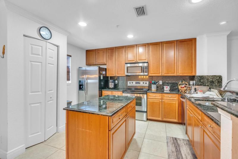  Condo & Townhome Photos