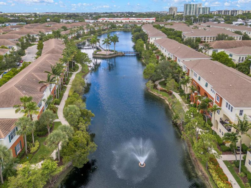  Condo & Townhome Photos