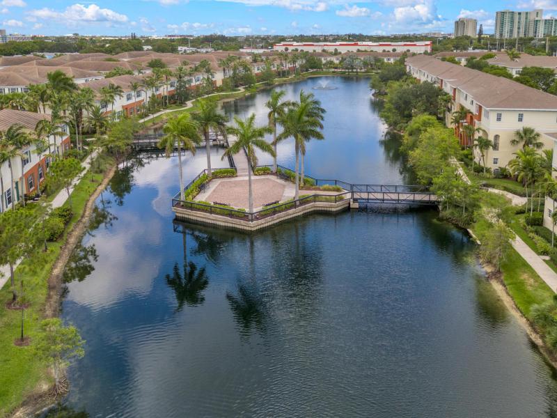  Condo & Townhome Photos
