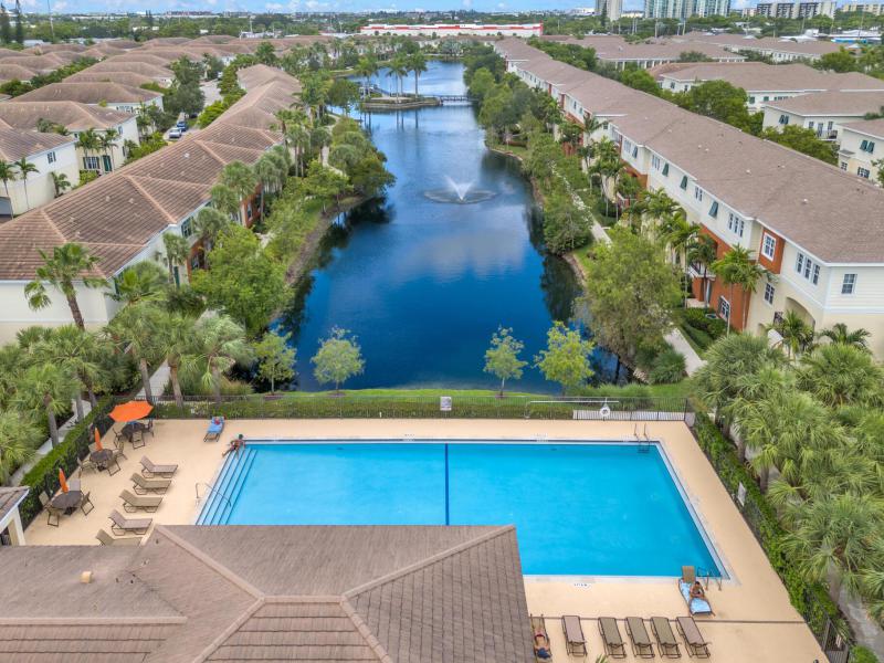  Condo & Townhome Photos
