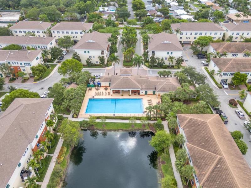  Condo & Townhome Photos