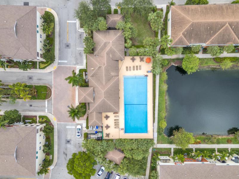  Condo & Townhome Photos