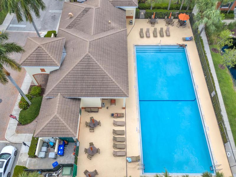  Condo & Townhome Photos