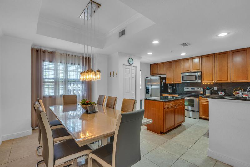  Condo & Townhome Photos