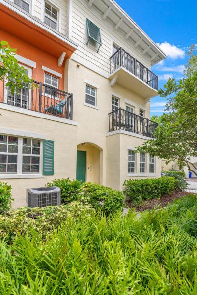  Condo & Townhome Photos