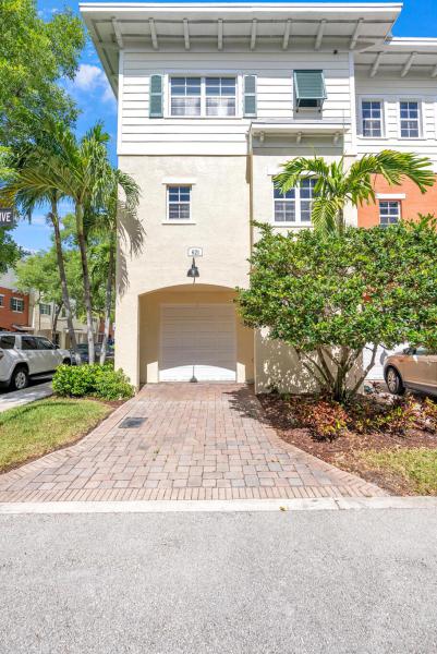  Condo & Townhome Photos