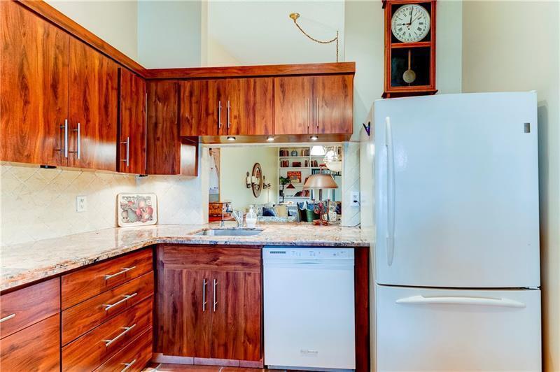  Condo & Townhome Photos