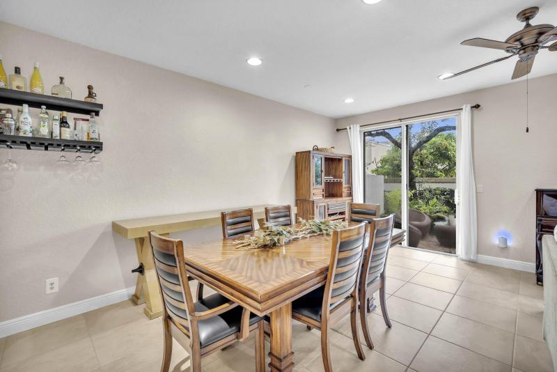 Condo & Townhome Photos