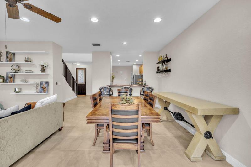  Condo & Townhome Photos
