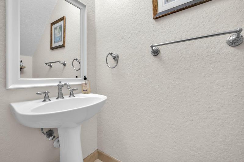  Condo & Townhome Photos