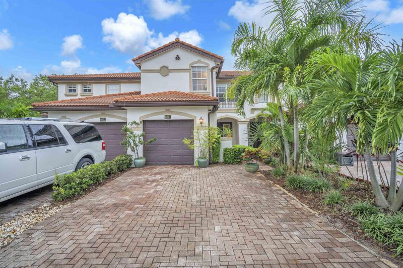  Condo & Townhome Photos