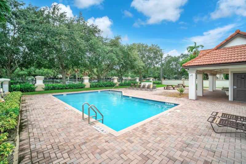  Condo & Townhome Photos