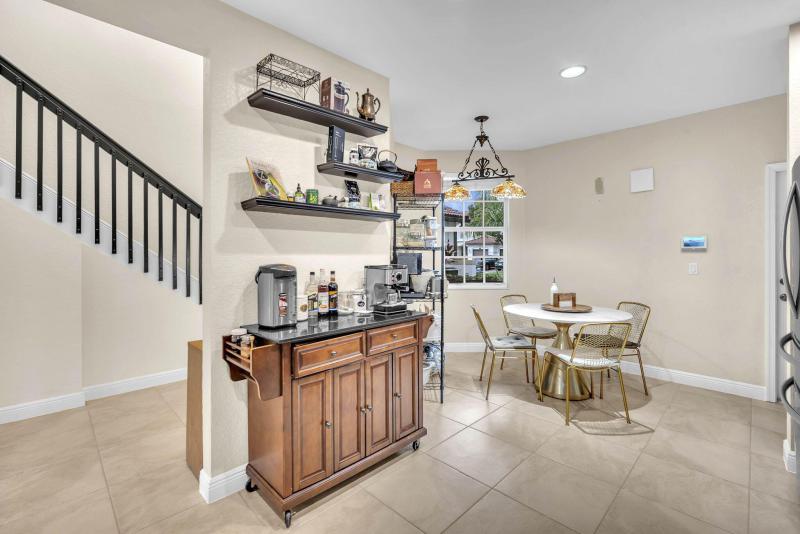  Condo & Townhome Photos