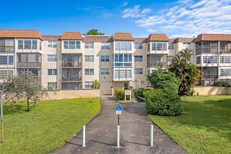  Condo & Townhome Photos