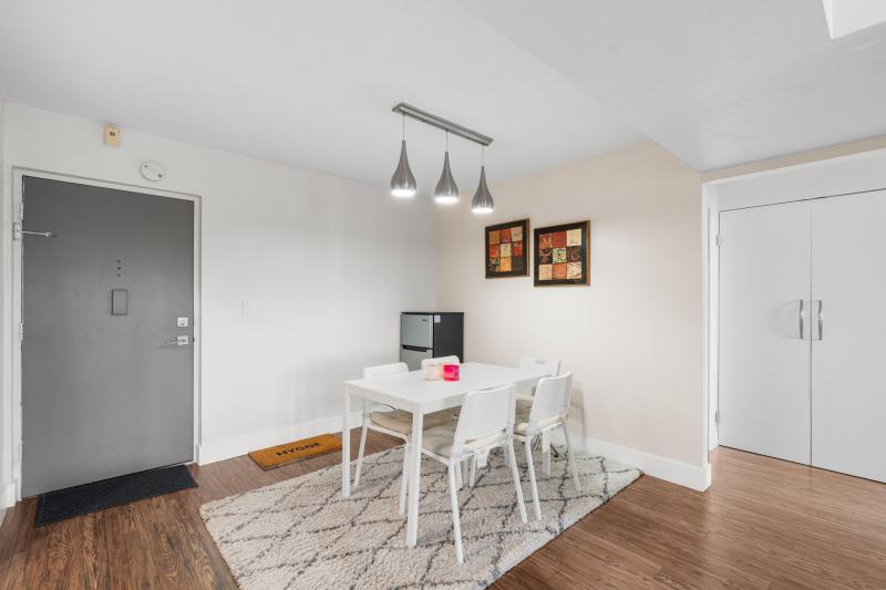  Condo & Townhome Photos