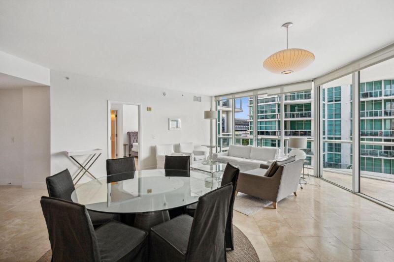  Condo & Townhome Photos