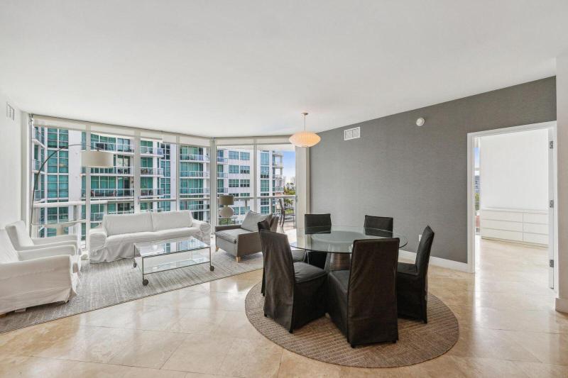  Condo & Townhome Photos