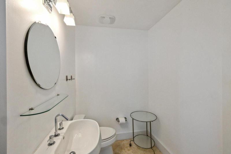  Condo & Townhome Photos
