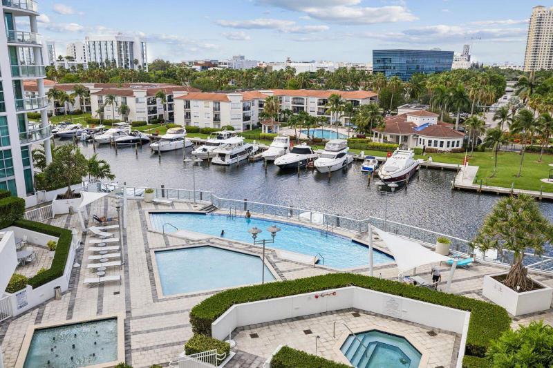  Condo & Townhome Photos