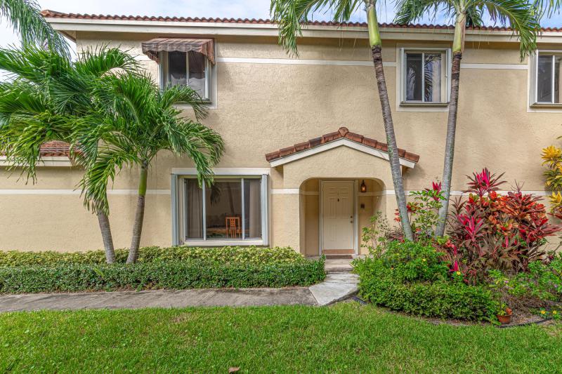  Condo & Townhome Photos