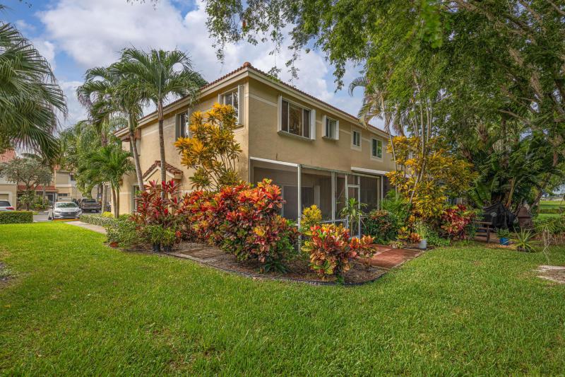  Condo & Townhome Photos