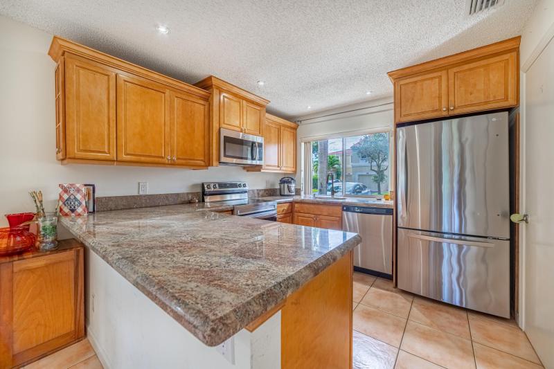  Condo & Townhome Photos