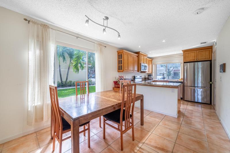  Condo & Townhome Photos