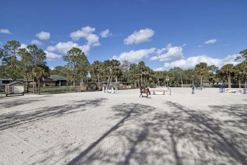  Commercial & Industrial Land Images 