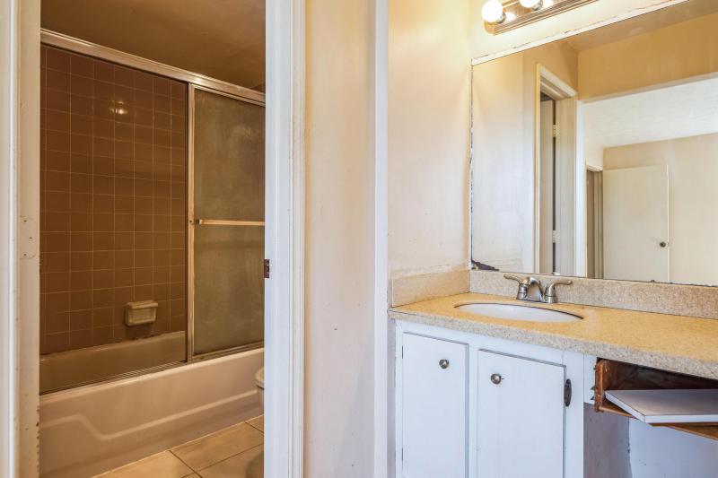  Condo & Townhome Photos