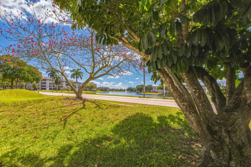  Condo & Townhome Photos