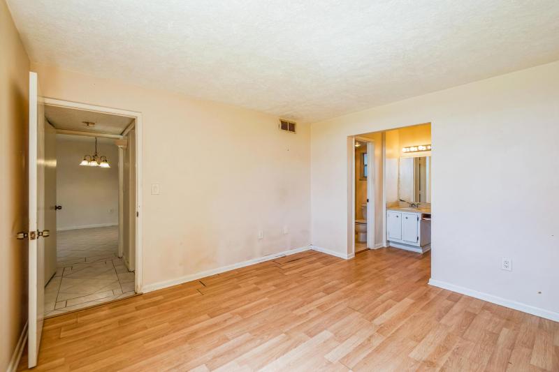  Condo & Townhome Photos