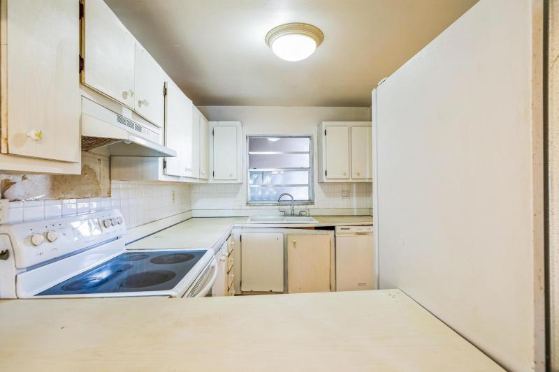  Condo & Townhome Photos