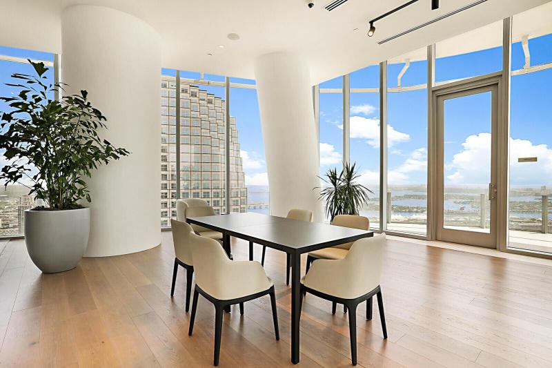  Condo & Townhome Photos