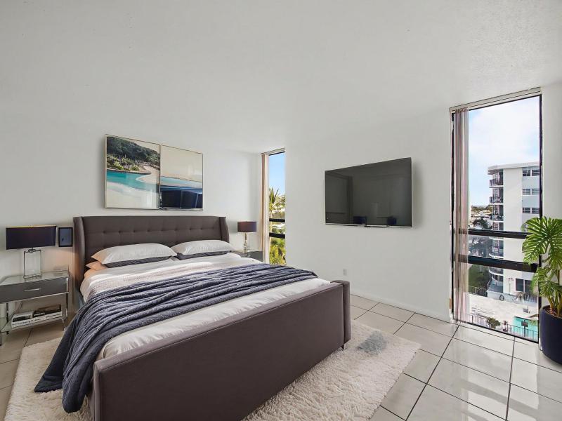  Condo & Townhome Photos