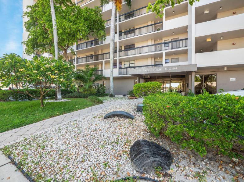  Condo & Townhome Photos