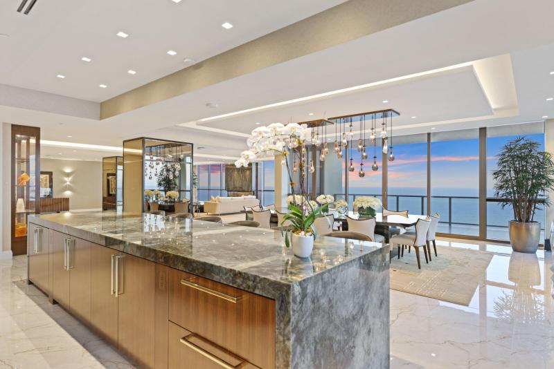  Condo & Townhome Photos