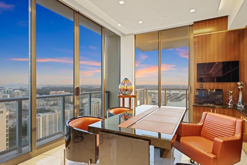  Condo & Townhome Photos