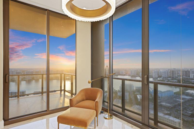  Condo & Townhome Photos