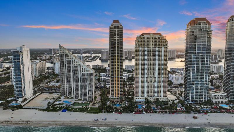  Condo & Townhome Photos