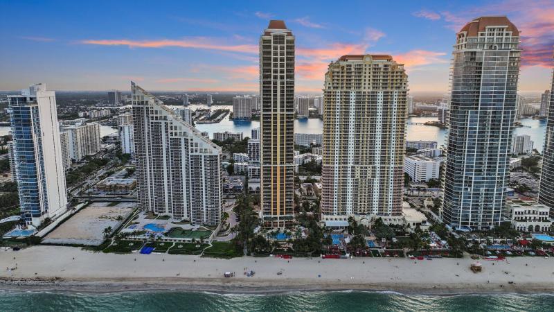  Condo & Townhome Photos