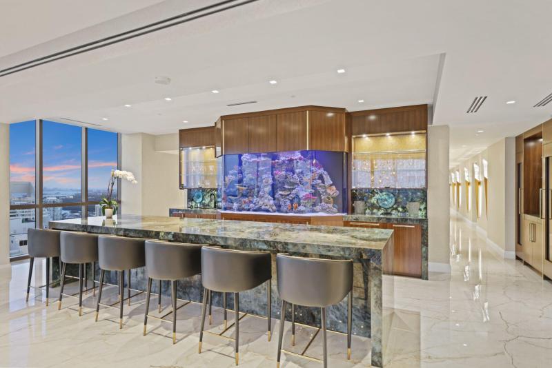  Condo & Townhome Photos