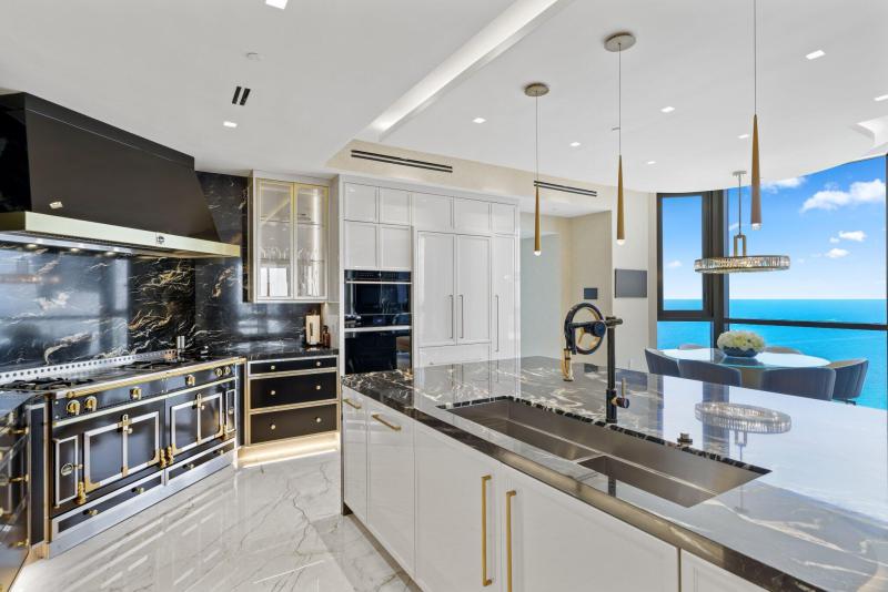  Condo & Townhome Photos