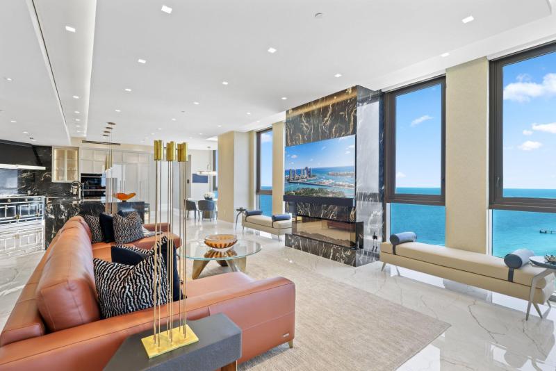  Condo & Townhome Photos