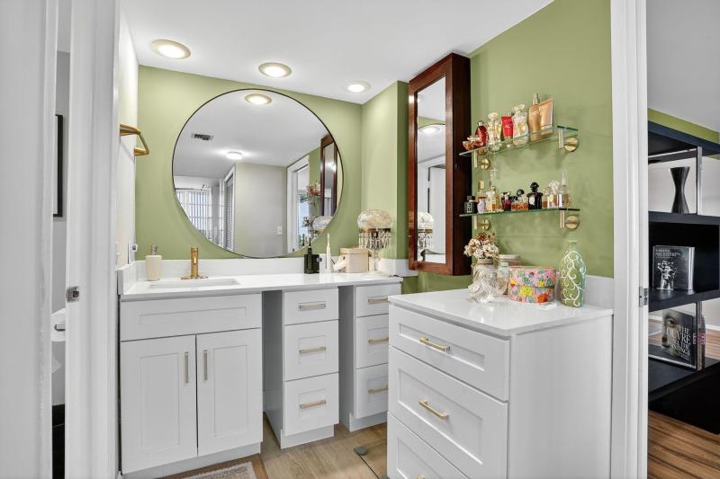  Condo & Townhome Photos