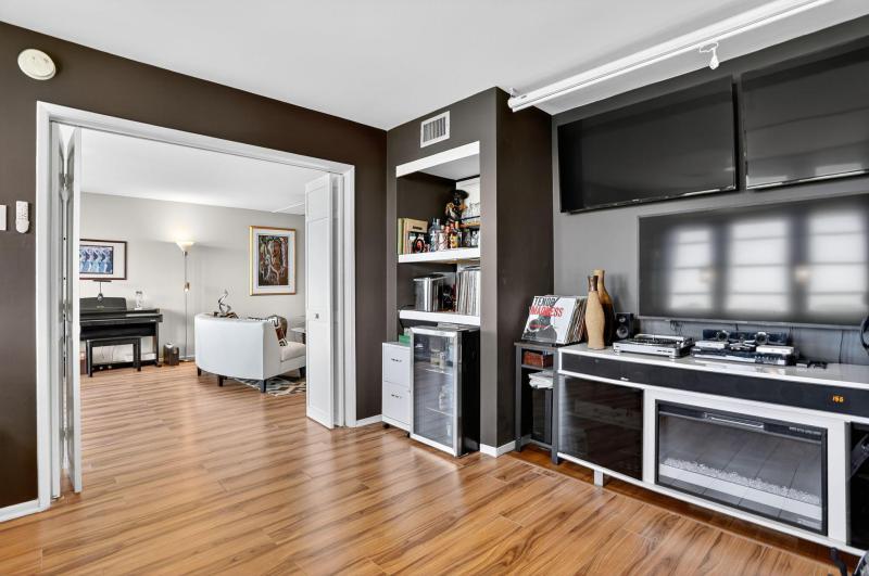  Condo & Townhome Photos