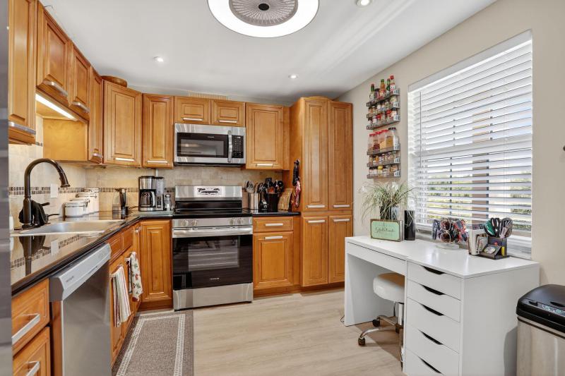  Condo & Townhome Photos