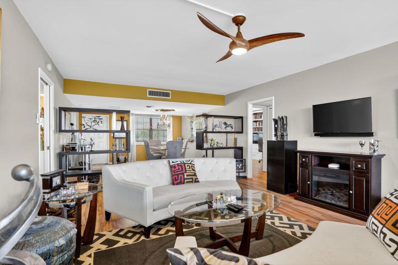  Condo & Townhome Photos