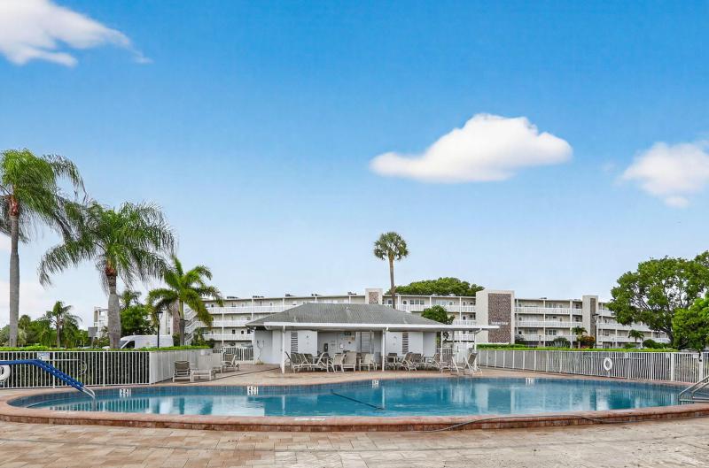  Condo & Townhome Photos