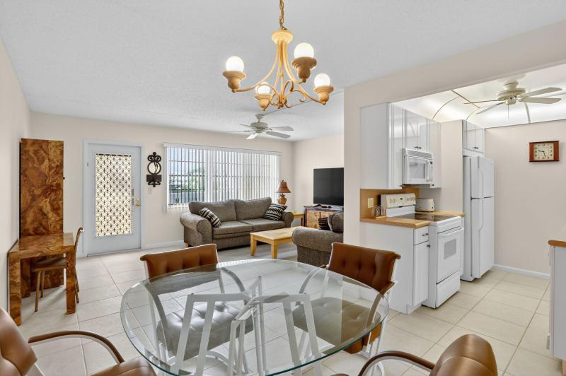  Condo & Townhome Photos
