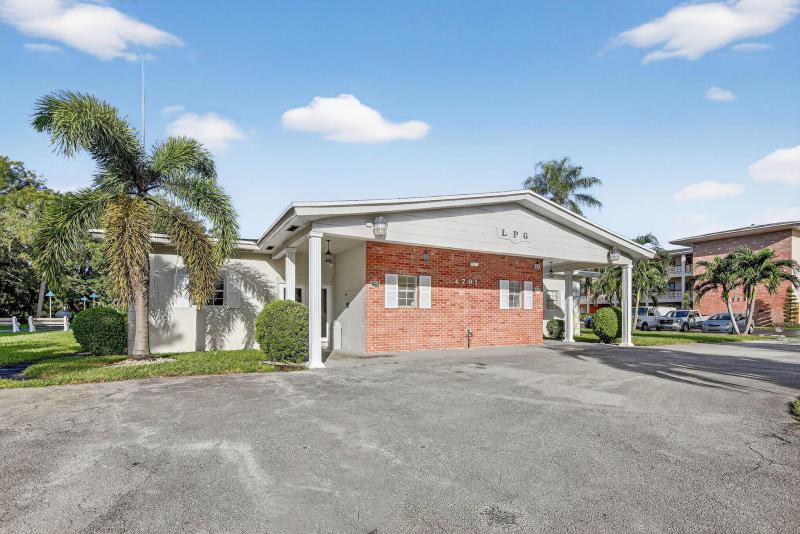  Condo & Townhome Photos